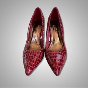 Red snake pointed toe shoes